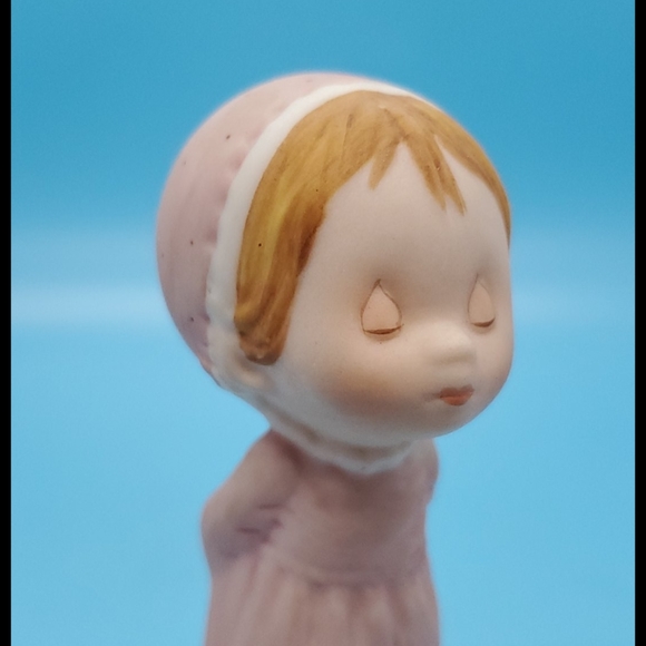 HALLMARK BETSEY CLARK Girl leaning in for a kiss 1979 - Picture 2 of 9